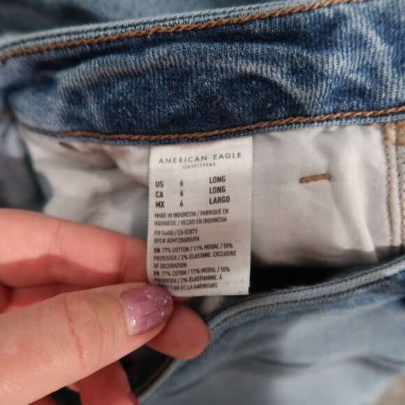 American Eagle Jeans Womens 6 Blue Mom Pants Whiskering Slim Straight Distressed - Picture 11 of 16